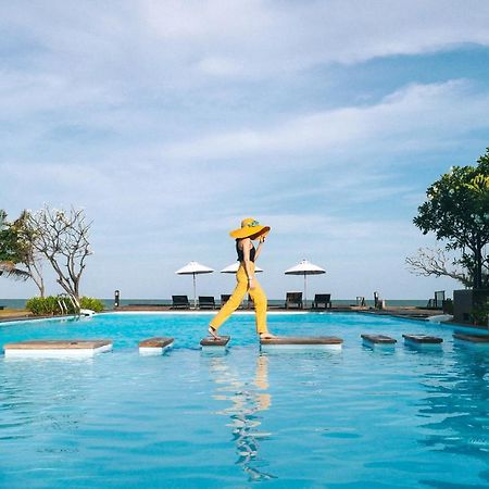 I Tara Resort & Spa Haad Chao Samran Exteriör bild