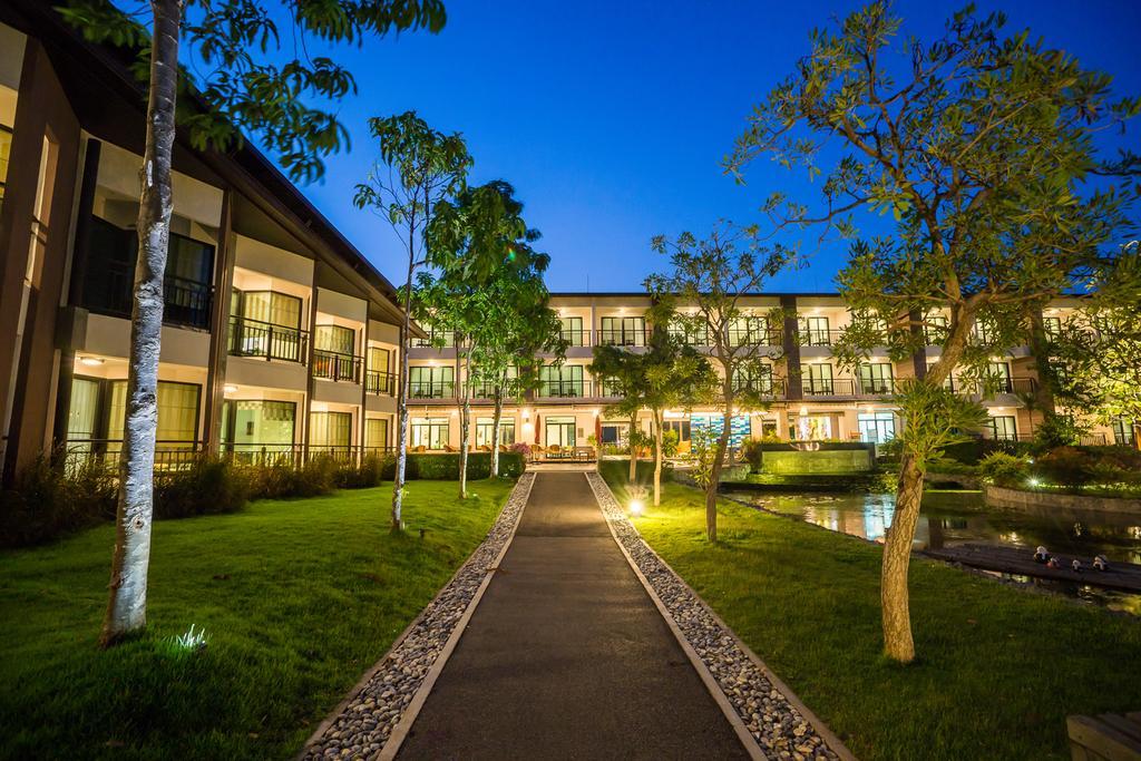 I Tara Resort & Spa Haad Chao Samran Exteriör bild