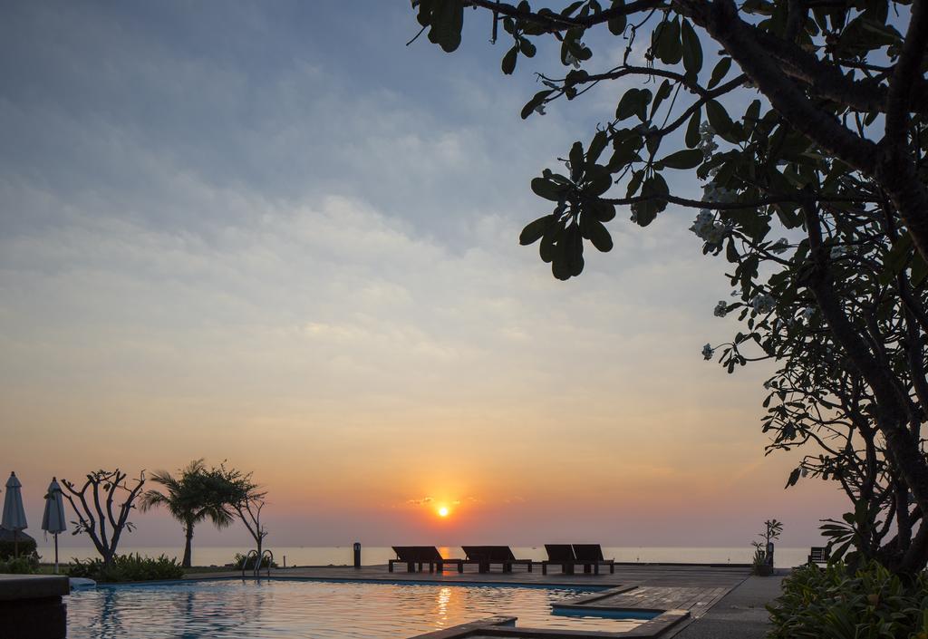 I Tara Resort & Spa Haad Chao Samran Exteriör bild