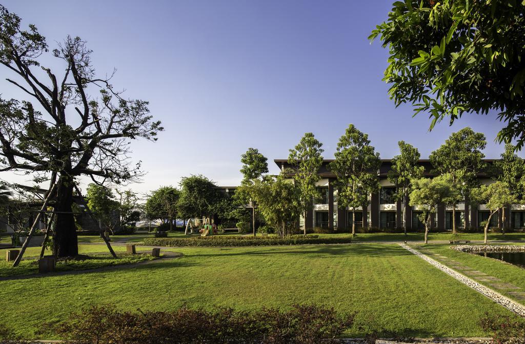 I Tara Resort & Spa Haad Chao Samran Exteriör bild