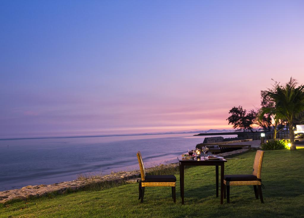 I Tara Resort & Spa Haad Chao Samran Exteriör bild