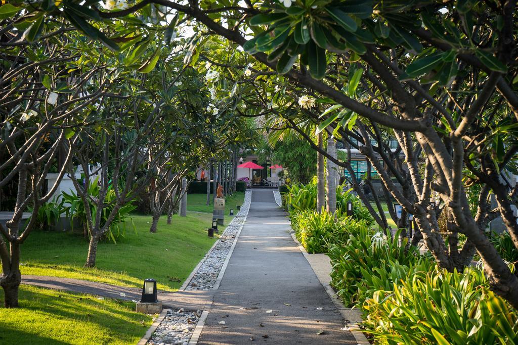 I Tara Resort & Spa Haad Chao Samran Exteriör bild