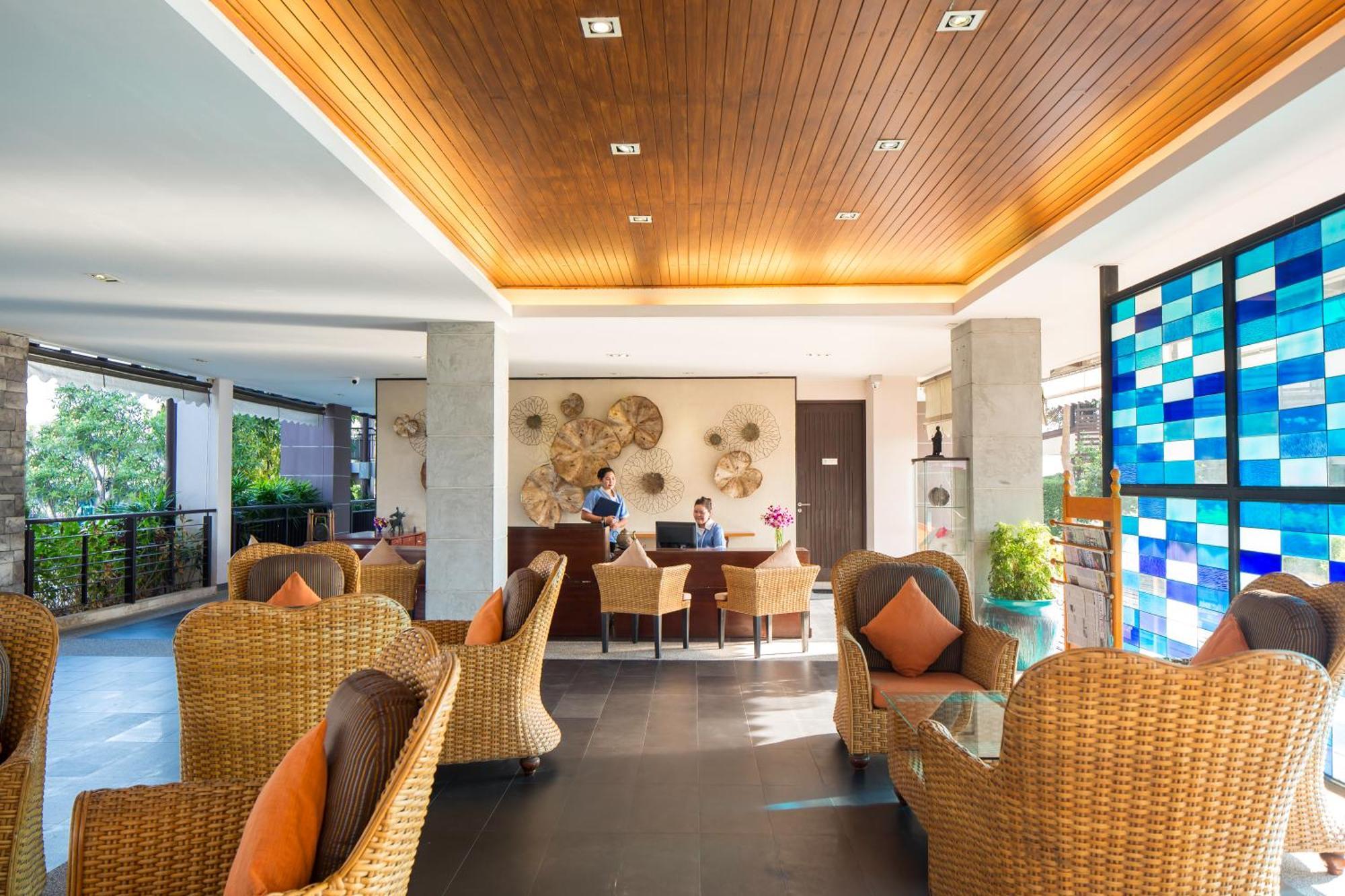 I Tara Resort & Spa Haad Chao Samran Exteriör bild