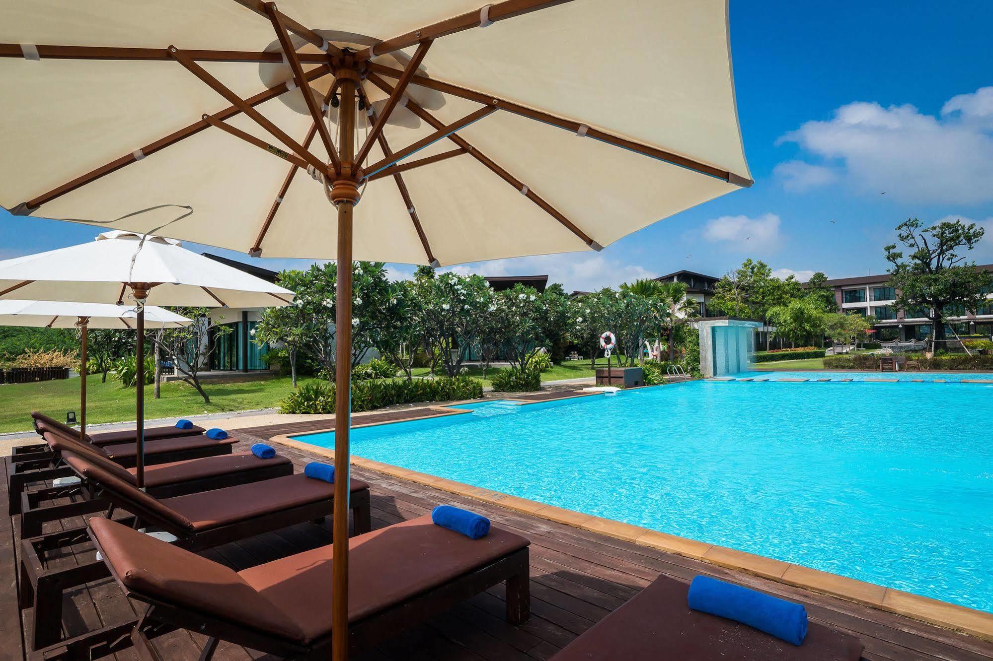 I Tara Resort & Spa Haad Chao Samran Exteriör bild